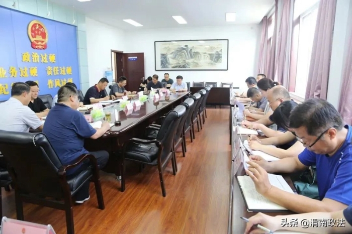 渭南市檢察院召開專題黨組會研究基層檢察院建設工作。