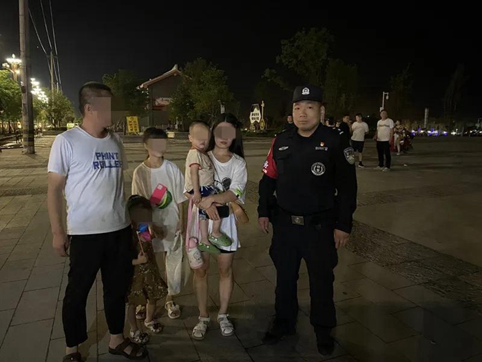 小男孩貪玩走丟，華陰公安巡特警暖心幫尋回。