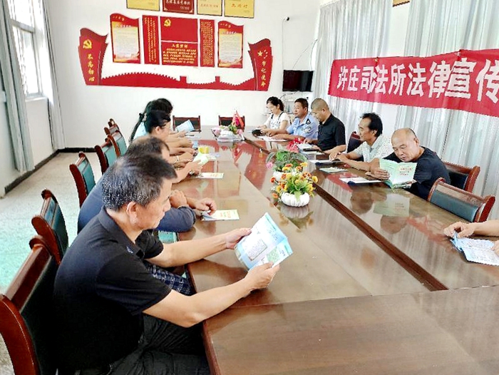 大荔縣司法局許莊司法所開展“法律明白人”培訓(xùn)活動。