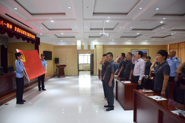潼關(guān)法院開展“弘揚八一精神 促進(jìn)隊伍建設(shè)”主題黨日活動。