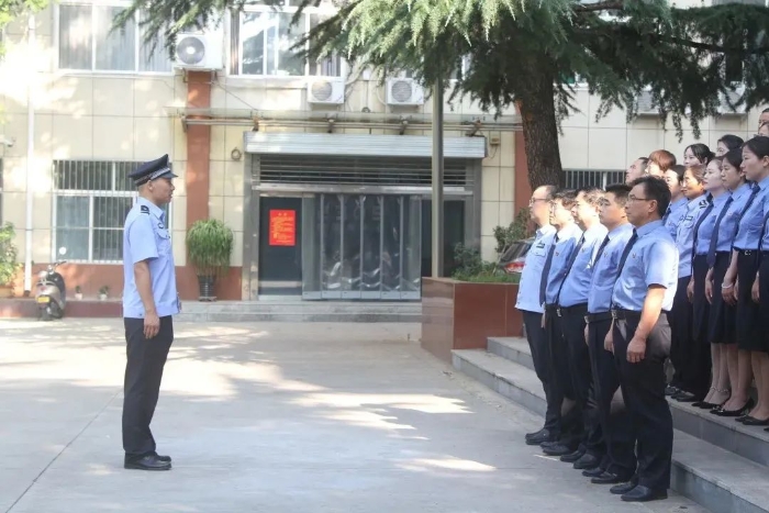 8月1日上午，合陽縣人民檢察院隆重舉行升國旗儀式，并召開全院大會。