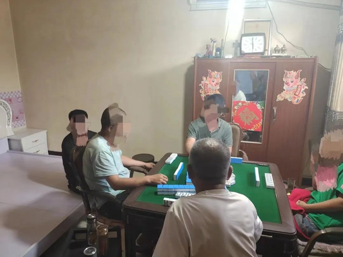 白水公安成功查處兩起疫情期間以打麻將形式聚眾賭博違法活動的案件。