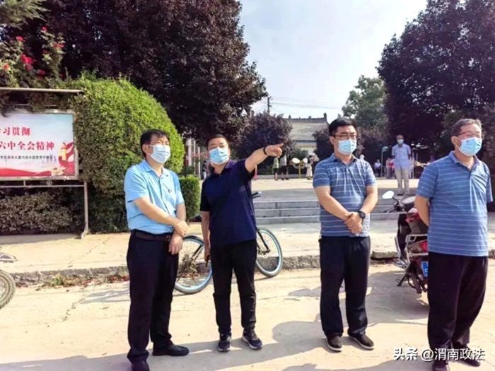 合陽縣人民檢察院檢察長李翔深入疫情防控包聯點督導檢查工作。