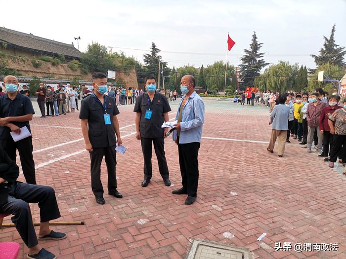 合陽縣政法干警下沉一線助力疫情防控，彰顯政法擔當。