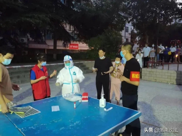 韓城法院干警開展疫情防控志愿服務工作。