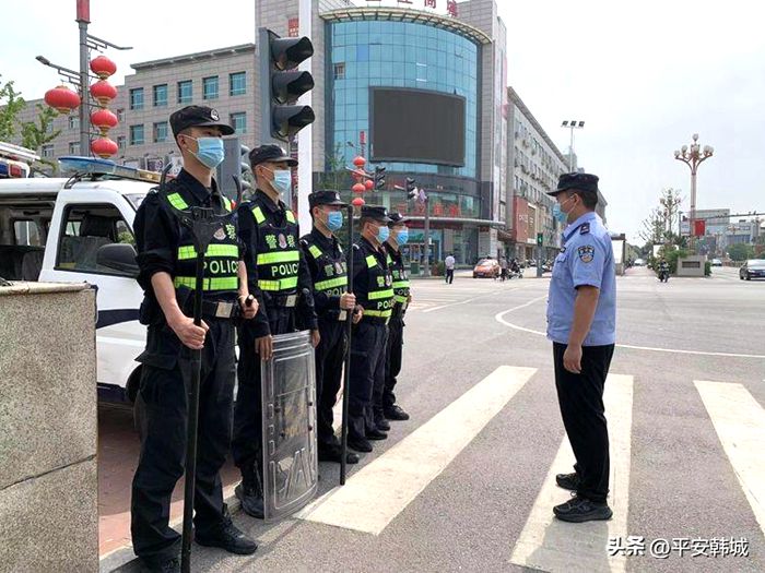 韓城巡特警念好“三字訣” 全面加強疫情防控。