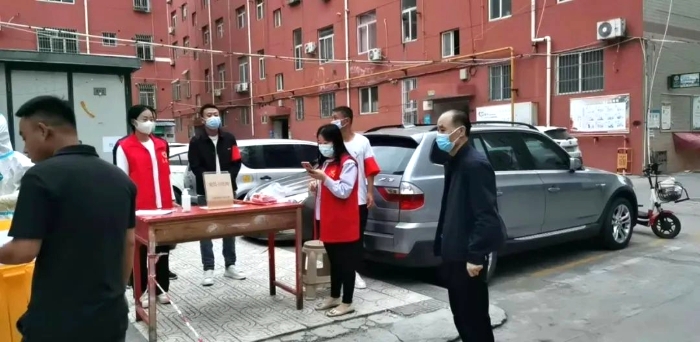 戰(zhàn)“疫”一線，韓城法院干警在行動。