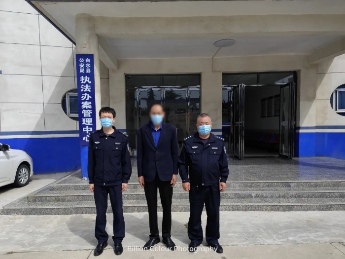 白水公安雷牙派出所抓獲網(wǎng)上逃犯一名。