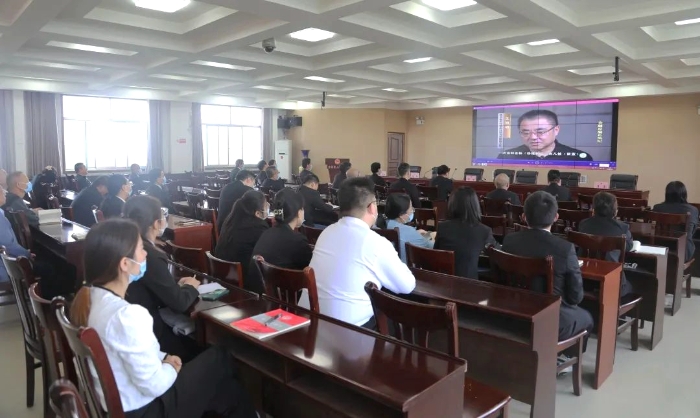 9月5日，合陽法院組織全體干警觀看警示教育片《金融反腐正風紀》。
