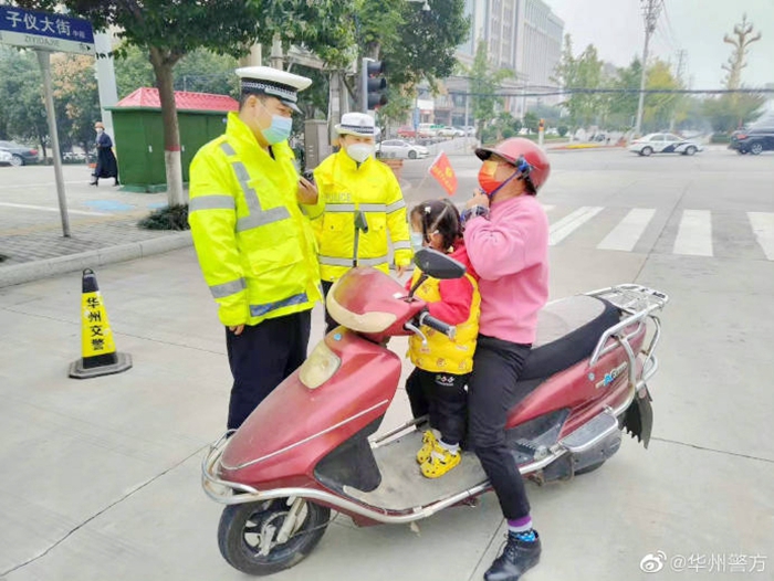 華州公安交警持續(xù)開(kāi)展重點(diǎn)交通違法亂象整治行動(dòng)。