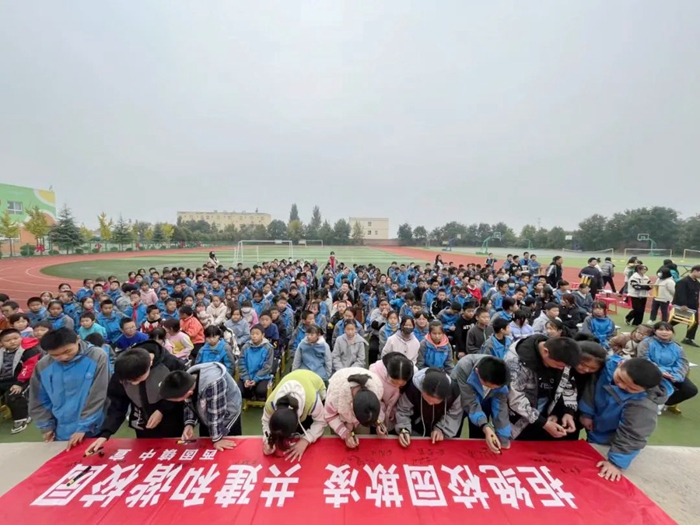 白水公安開(kāi)展法治報(bào)告進(jìn)校園及校園安全隱患排查活動(dòng)。