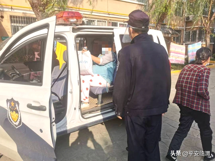 孕婦突發(fā)不適，民警緊急救助。