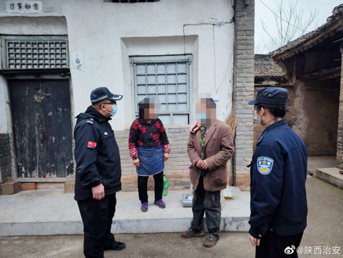 韓城公安暖心護送殘疾男子回家。