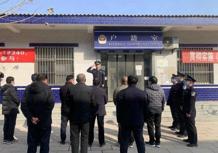 合陽縣公安局新池派出所組織開展“向人民匯報”警民座談會暨警營開放日活動。