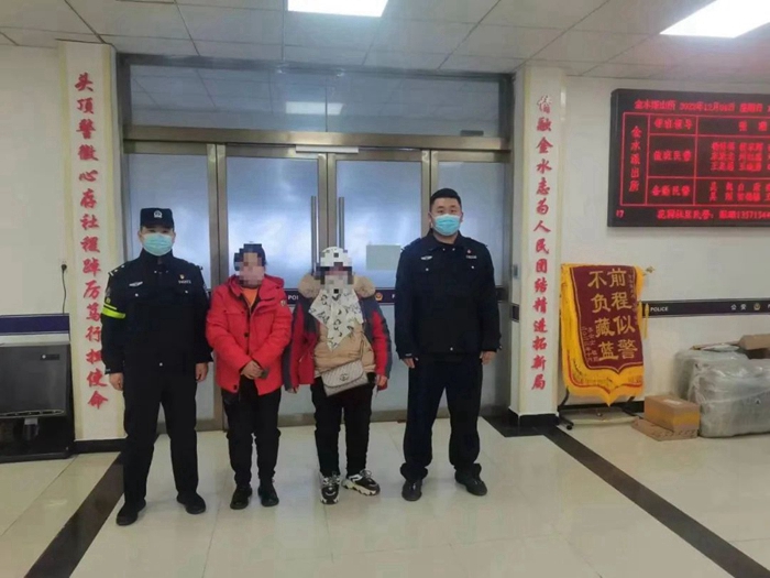 合陽民警熱心救助走失女子。