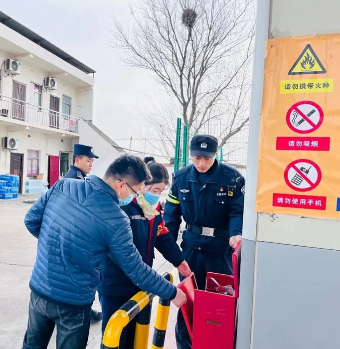 合陽公安開展節(jié)前安全檢查。