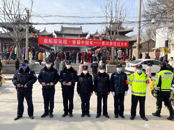 蒲城公安全警在崗，全力守護假期社會治安穩定。