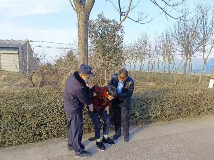 老人走失，蒲城民警助力回家。