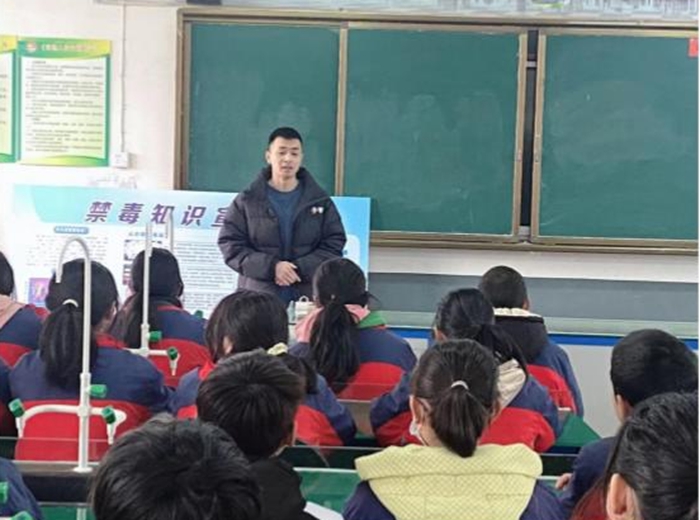 澄城縣趙莊司法所開展法律進校園活動。