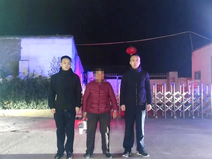 老人迷路走失，蒲城民警兩小時找回。