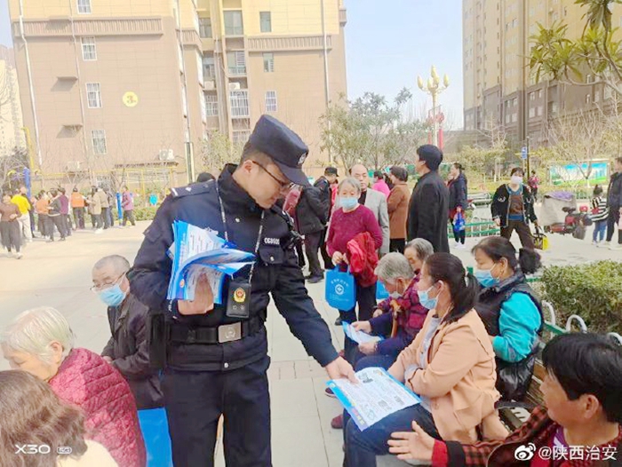 渭南富平東華所為婦女群眾宣傳防范電信網(wǎng)絡(luò)詐騙.