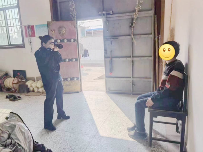 蒲城公安上門為群眾辦理身份證。
