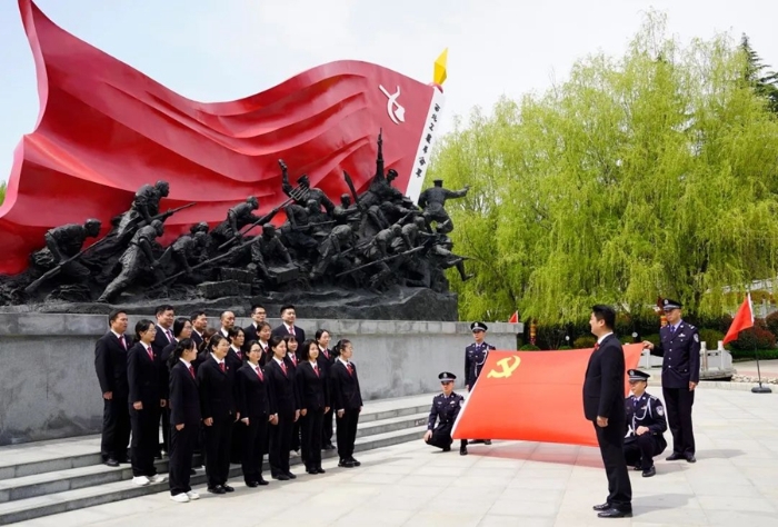 渭南中院開(kāi)展“緬懷革命先烈 讓紅色基因代代相傳”主題教育活動(dòng)。