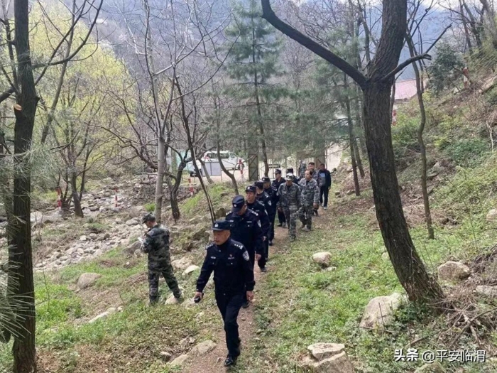 臨渭公安分局森林派出所會(huì)同陽(yáng)郭所、橋南所及花園國(guó)有林場(chǎng)，開(kāi)展清明節(jié)前森林防火宣傳活動(dòng)。