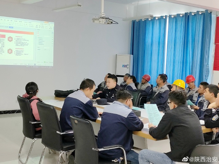 富平公安莊里派出所開展法律宣傳和“預防電信詐騙 打擊網絡犯罪”專題宣講活動。