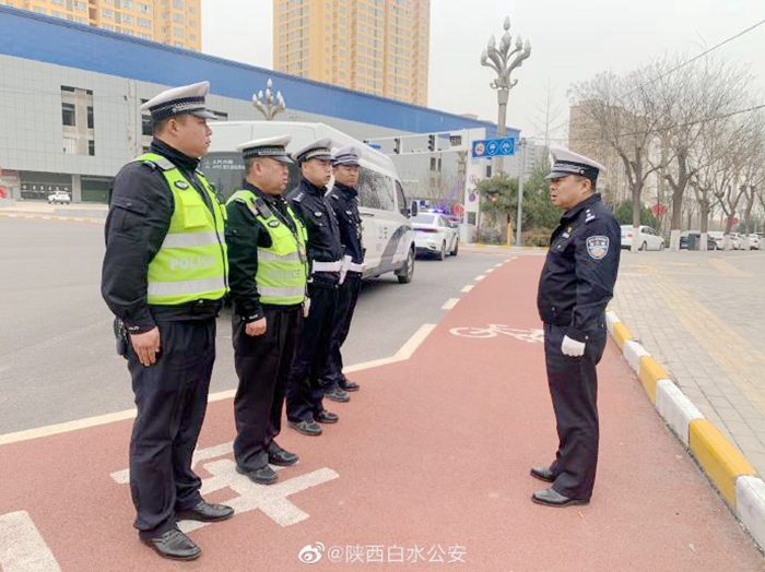 白水公安交警清明節前提前謀劃保暢通.