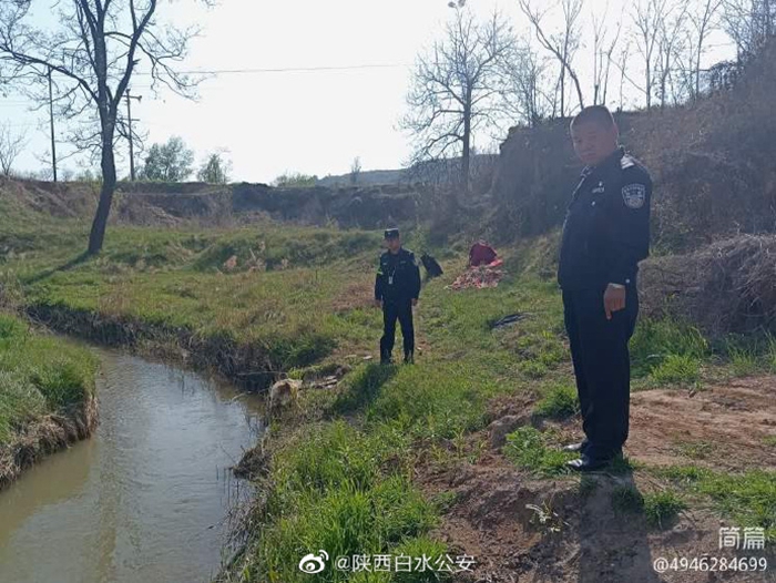 近日， 白水公安杜康派出所民輔警深入轄區，積極開展河道巡查工作。