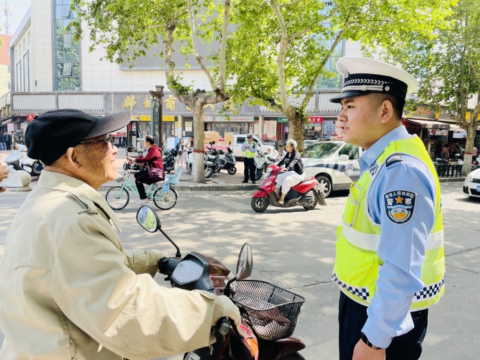 韓城公安交警深入開展“一盔一帶”安全守護行動。