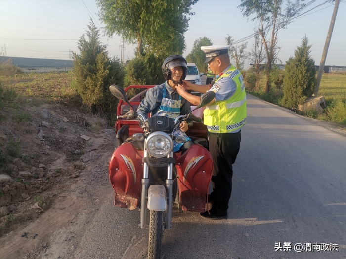 大荔公安交警“黎明行動(dòng)”嚴(yán)查各類交通違法行為。