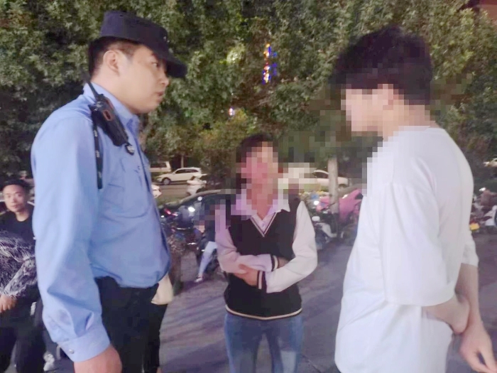 合陽公安找到與家人置氣離家的男孩。