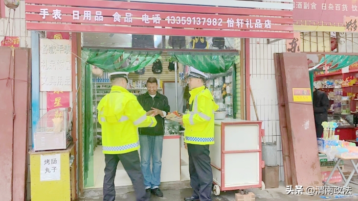 潼關(guān)交警全力做好高考護(hù)考工作.