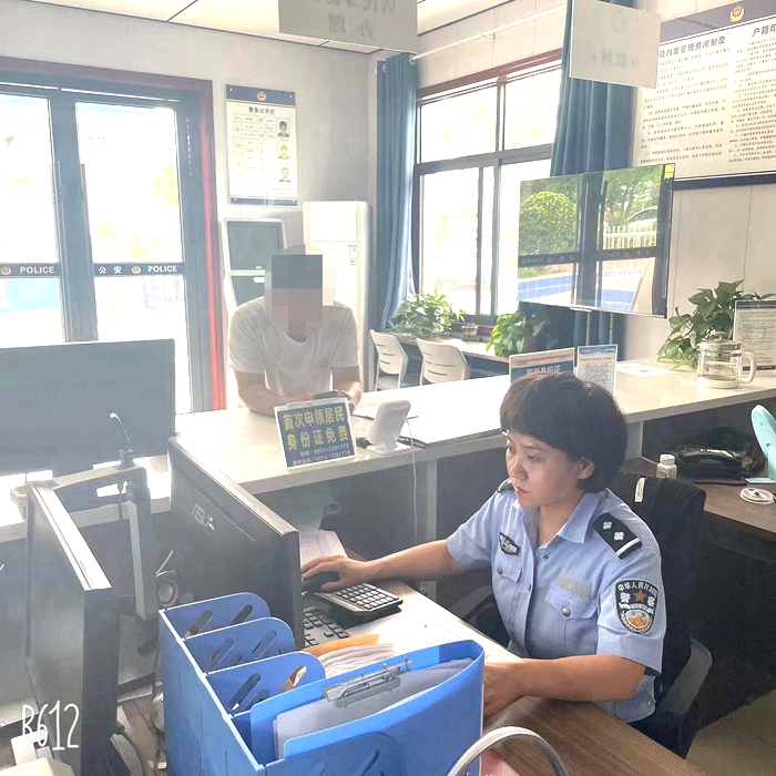 臨考前身份證不見了，民警加急受理。