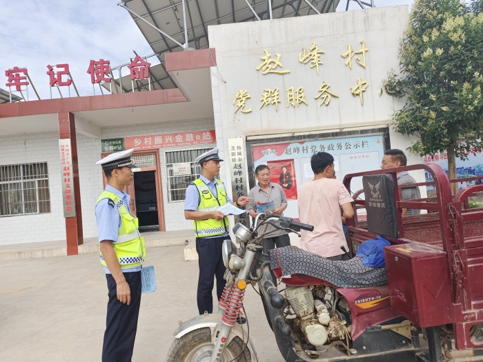 韓城交警開展花椒季“農用車”違法集中整治。