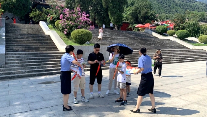 華陰法檢兩院聯合開展生態主題法治宣傳。