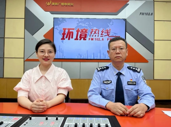 8月17日上午10點(diǎn)，渭南市公安局治安支隊(duì)副支隊(duì)長(zhǎng)張永平做客《環(huán)境熱線》。