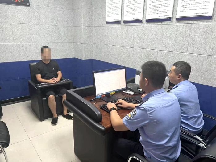 一男子在抖音上公然侮辱他人被行拘。