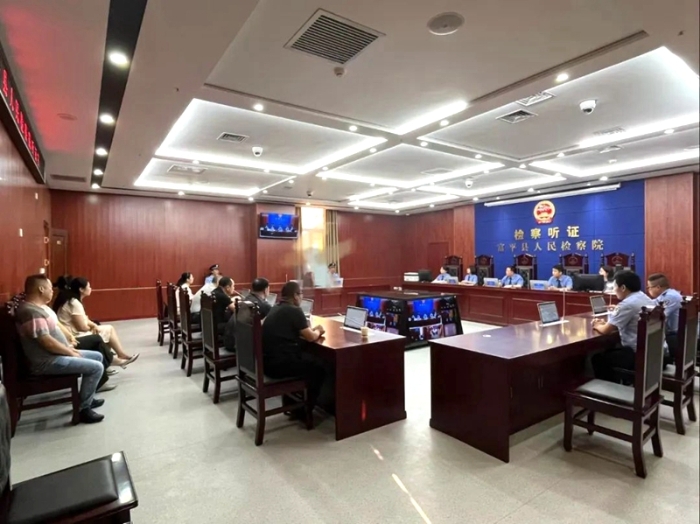 8月24日，富平縣人民檢察院對13起普通刑事案件進行公開聽證。