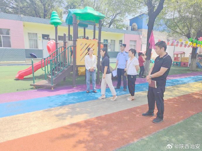 富平宮里派出所組織警力深入轄區學校及周邊開展安全檢查。