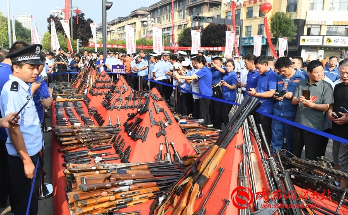 2023年全國公安機關集中統一銷毀非法槍爆物品活動陜西渭南現場。記者 楊大君 攝