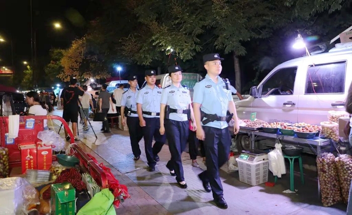 臨渭公安分局開展全國公安機關第三次夏夜治安巡查宣防集中統一行動。