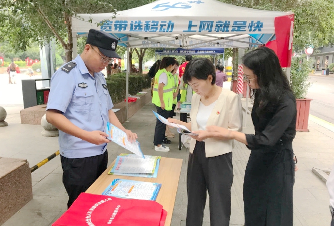 白水公安開展網絡安全集中宣傳活動。