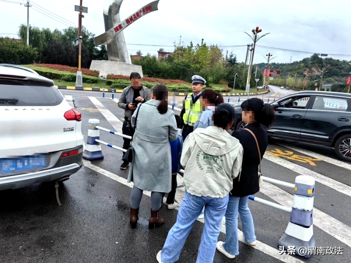 韓城公安交警查處一起超員違法行為。
