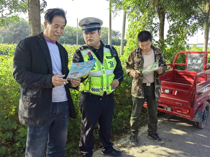 華州公安交警巧用農村“大喇叭”， 奏響“交通安全”最強音。
