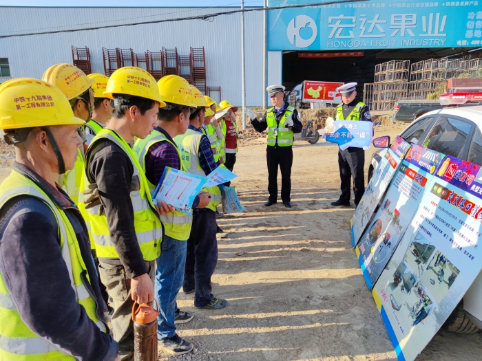 白水縣公安局交通管理大隊走進轄區(qū)工地開展交通安全宣講活動。
