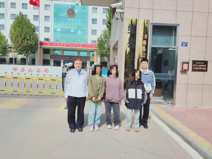 臨渭公安找回離家出走女孩并平安帶回家。
