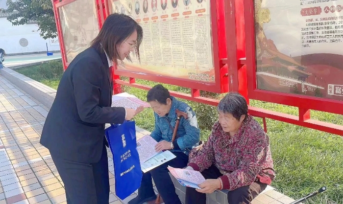 華州區(qū)法院開展平安建設集中宣傳活動。